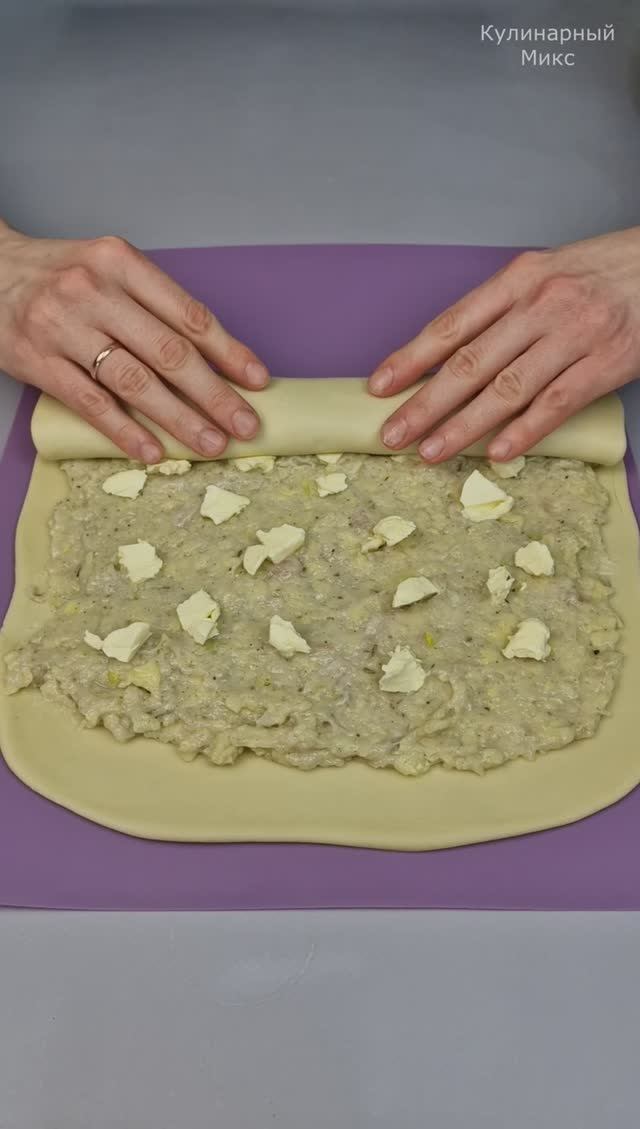 Я просто выкладываю фарш на тесто. Это блюдо Вас очень удивит! смотреть онлайн