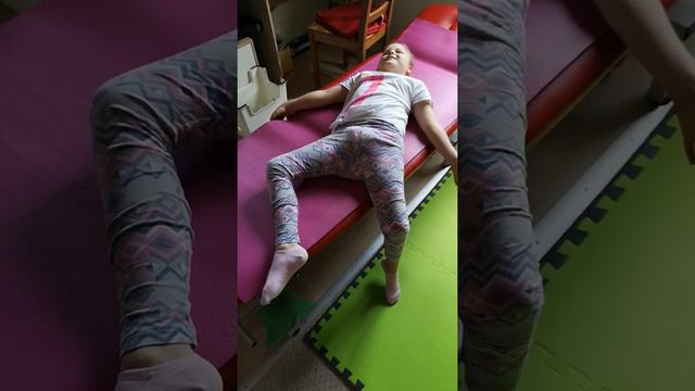Ева, нижняя параплегия, подъём ног на кушетку без помощи рук смотреть онлайн