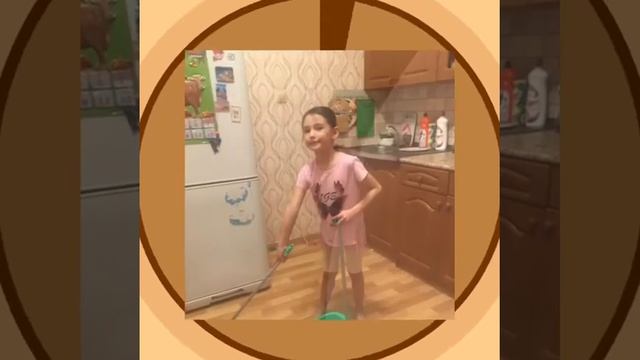 «Мамин труд я берегу, помогаю чем могу» учащиеся 1 «б» класса ХСОШ смотреть онлайн