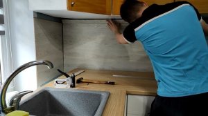 Сделал фартук на кухню из ламината своими руками. Получилось круто!