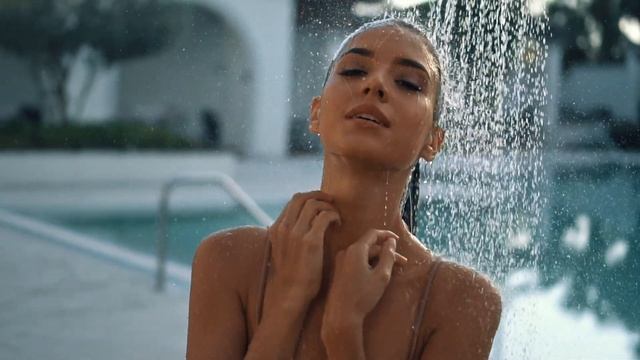 Valeria Harris | Bali Adventures | Sony a6300 | Zhiyun Crane 2 смотреть онлайн