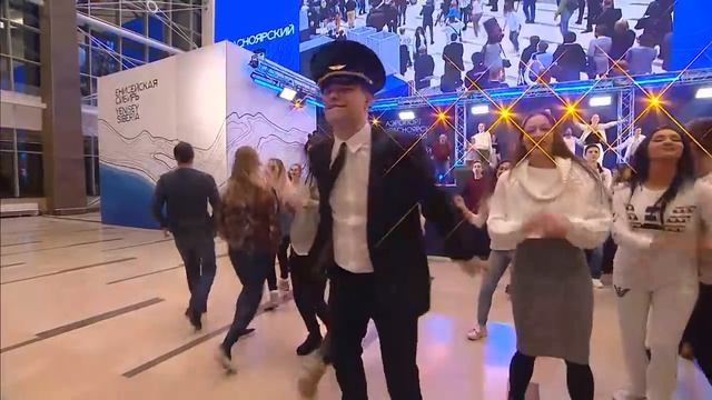 Флешмоб на открытии нового терминала аэропорта Красноярск. 26.12.2017