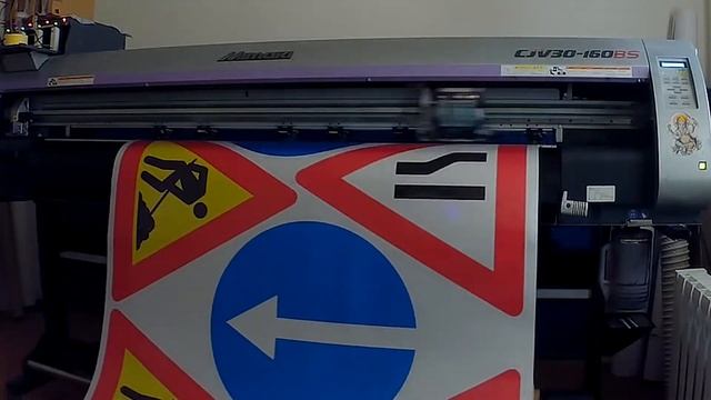 Изготовление дорожных знаков Печать на светоотражающих пленках - 12.5$ m2 смотреть онлайн