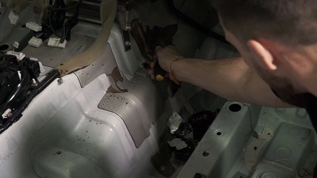 Nissan GTR - полная шумоизоляция салона и немного комментариев смотреть онлайн