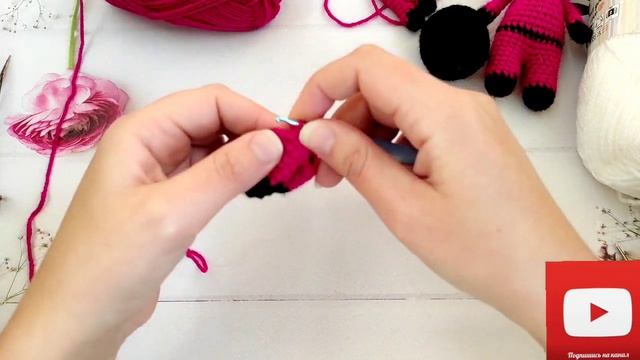 розовый солдатик крючком / игра в кальмара крючком /солдат игра в кальмара смотреть онлайн
