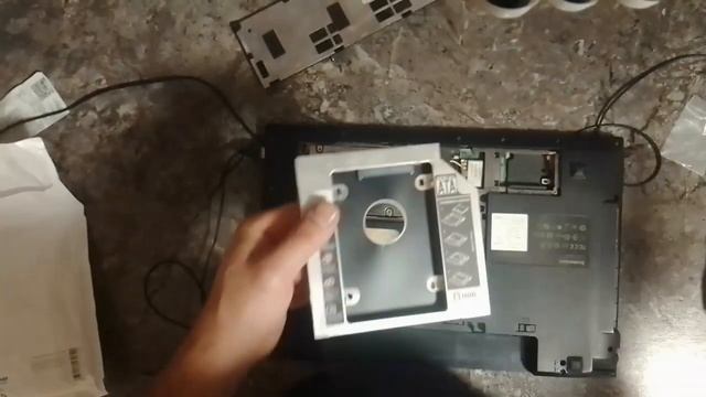 Как в ноутбук Lenovo B560 добавить ещё один HDD или SSD... смотреть онлайн