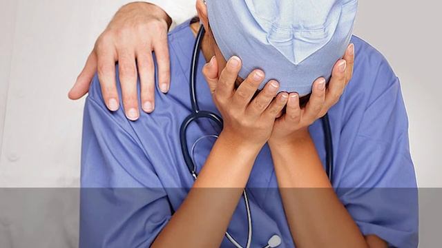 Маленькая девочка 10 лет прожила в курятнике: тетушка отвезла ее к врачу и вернула обратно смотреть онлайн