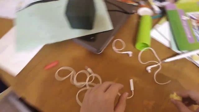 Как сделать очень крутой микрофон своими руками из наушников 2020 году!!! смотреть онлайн