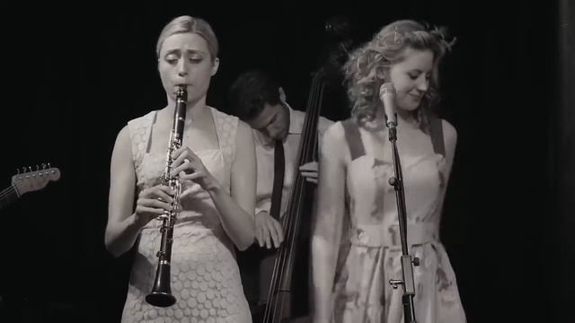 Tu Vuo' Fa' L'Americano Hetty & the Jazzato Band смотреть онлайн