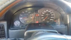 Цифровой вольтметр в панели приборов ауди 80 b4