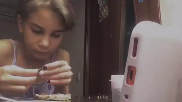 Домашний влог?делаю подарок маме ??? смотреть онлайн