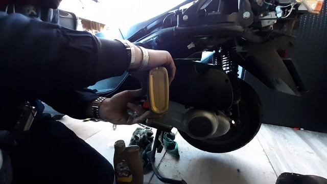 Piaggio MP3 125CC Change Oil, Sparkplug, Filters And Fix The Carb Will It Run Episode 4
