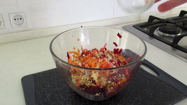 Салат из свежей свеклы и моркови | Витаминный салат за 10 минут | ПП рецепт смотреть онлайн