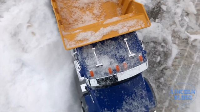 Bruder Ice Road Truckers - MACK Granite Dump Truck #02815 смотреть онлайн