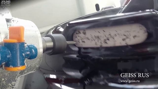 Формование пластиковой детали и ее обрезка на станках GEISS смотреть онлайн