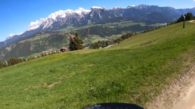 RACE TRUCK PACKING AND TRUCKING TO SCHLADMING!