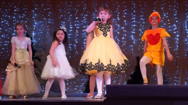 Новогодний снегопад. Песня "Это новый год" смотреть онлайн