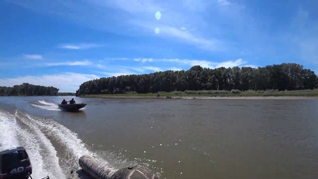 Новая лодка из ПНД 5.5м под болотоходом 30 и 35л.с смотреть онлайн