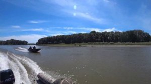 Новая лодка из ПНД 5.5м под болотоходом 30 и 35л.с