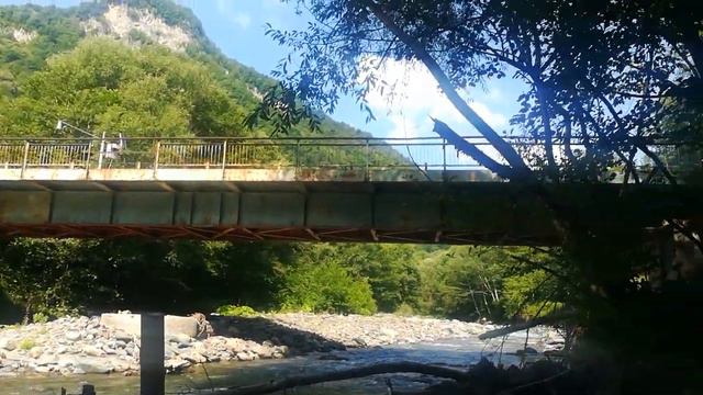 На реке Чвижепсе возле источника минеральной воды смотреть онлайн
