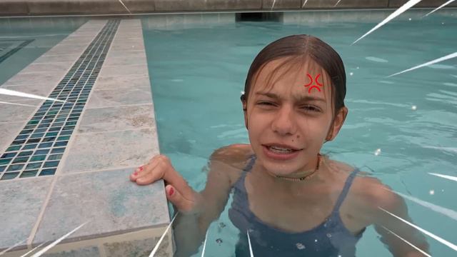 Caught A MerMaiD In OuR PooL!~ смотреть онлайн