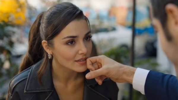 Bambaşka biri - Another love - Совершенно другой