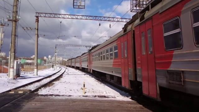 Встреча на Нагатинской двух электропоездов в Домодедово и из Каширы смотреть онлайн