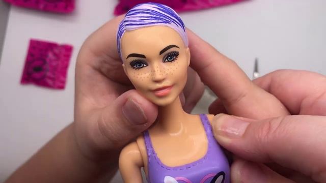 BARBIE COLOR Reveal Surprise. Распаковка и обзор новой куклы Барби Сюрприз. Барби меняет цвет смотреть онлайн