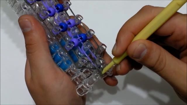 Необычный браслет с бусинами из резинок Rainbow loom bands смотреть онлайн