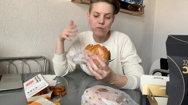 Пробую бургеры ? Ангус XL из Бургер Кинг смотреть онлайн