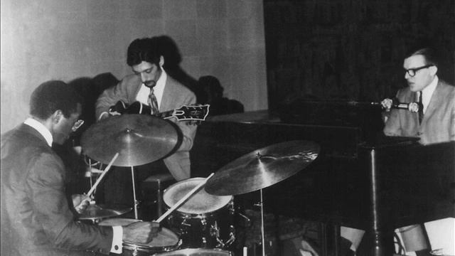 Gene Ludwig and Pat Martino - Who Can I Turn To (1969) смотреть онлайн