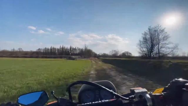 Suzuki DR 350 - pola lasy łąki смотреть онлайн