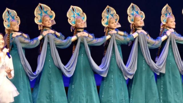 Ах ты степь широкая. Течёт Волга. смотреть онлайн