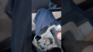 как вытянуть ремень безопасности приора