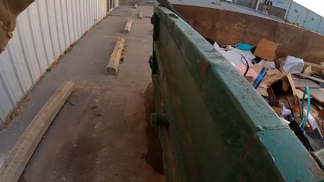 Dumpster Diving - Scrap or Live Under a Bridge смотреть онлайн