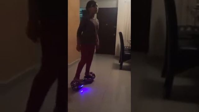 Niña En Patineta Electrica