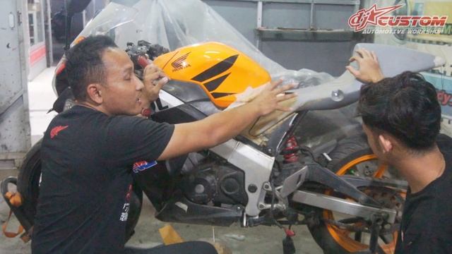 CBR JADI GP SPORT! Modifikasi Honda CBR 150 CBU Repsol Part 1 смотреть онлайн