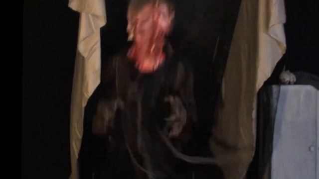 POISON PROPS MB601 MONSTER UNDER THE BED swinger Haunted House Prop смотреть онлайн