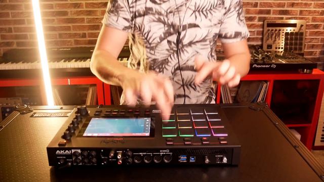Finger Drumming Deep House Performance [Akai MPC LIVE] Ft. Toolroom Acapellas
