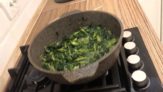 ШПИНАТ, ЖАРЕНЫЙ, С ЛУКОМ И ЯЙЦАМИ смотреть онлайн