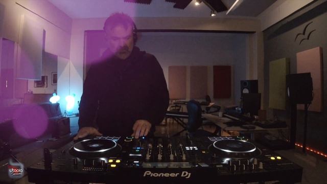 Utopia Sessions 014 / DJ Mix Radio Show on Best 92.6 / Melodic Techno & Progressive House смотреть онлайн