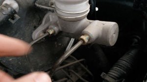 Главный тормозной цилиндр как отремонтировать  прокачать  заменить  поменять главный тормозной