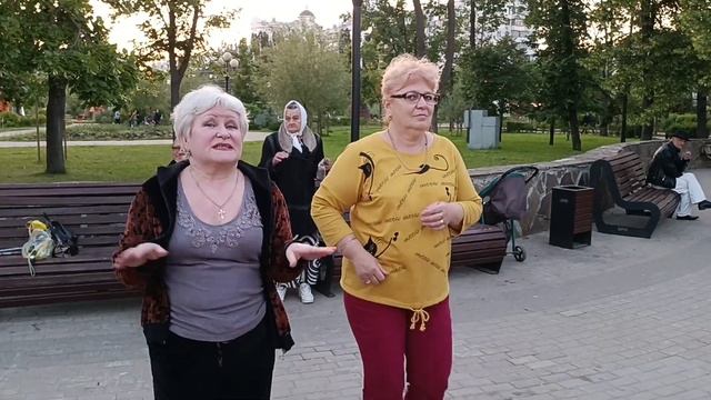 Парк победы Белгород Танцы круг друзей смотреть онлайн