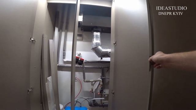 Шкаф в прихожую Обзор. Шкаф с фасадами из ДСП CLEAF Италия с подсветкой и датчиками открытия дверей смотреть онлайн