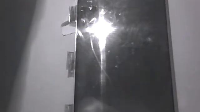 Прозрачность битой матрицы ЖК-дисплея в ИК и УФ. смотреть онлайн