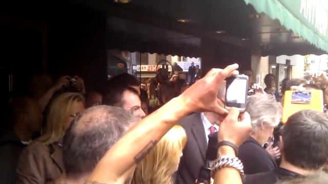 Roger Waters leaves Hilton - Antwerp 28 May 2011 смотреть онлайн