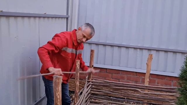 Ландшафтный дизайн своими руками не дорого. Плетёная изгородь.В частном доме и дачи.Просто за1день смотреть онлайн