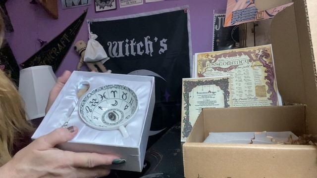 Unboxing of December’s Witches Moon смотреть онлайн