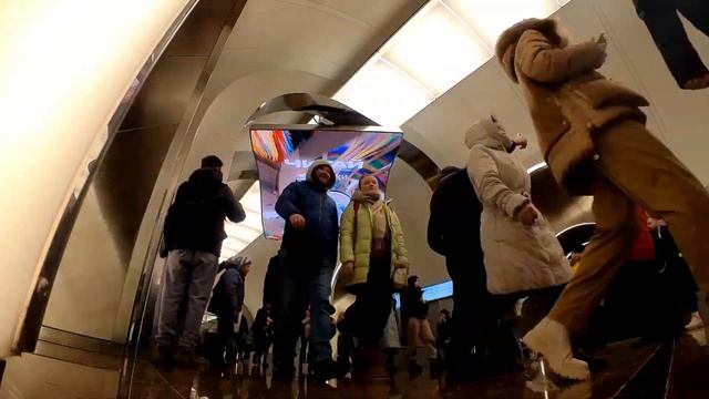 Инсталляция МТС и Московского метро на Рижской БКЛ. смотреть онлайн