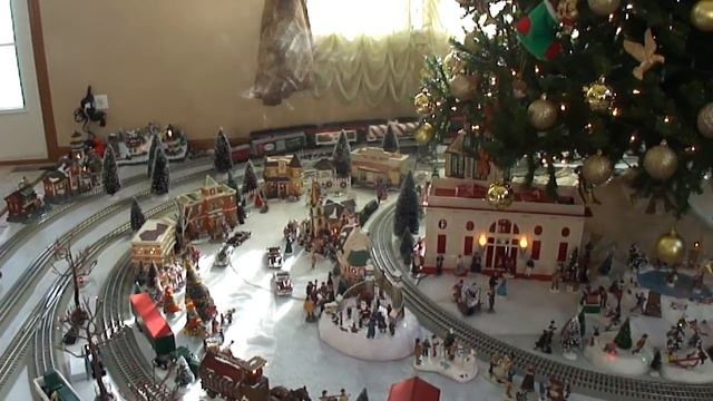 Lionel trains 2011 Christmas 5 track layout смотреть онлайн